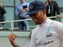 Hamilton stoico a Silverstone: vince con la gomma distrutta